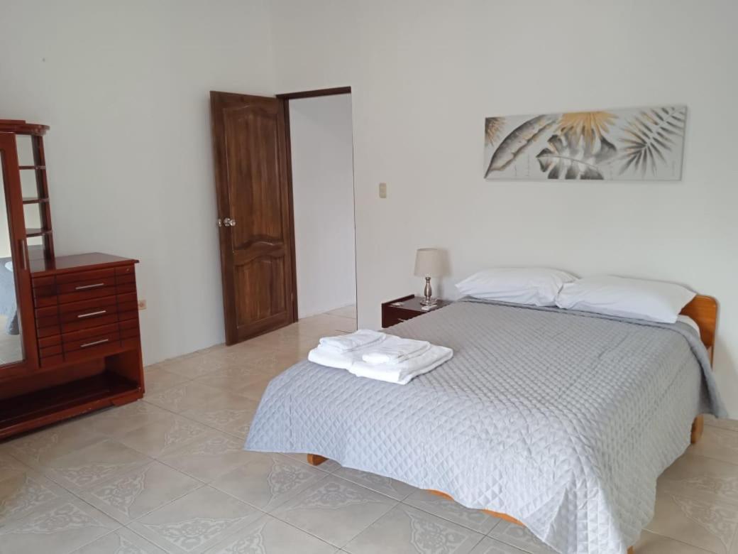 Apartahotel Casa Soleil Puerto Villamil Bilik gambar